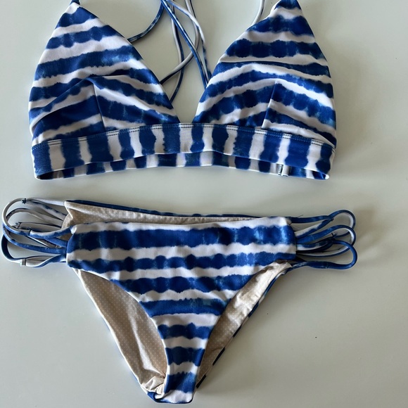 *RARE* ACACIA BIKINI IN ROYAL BLUE TYE DIE SIZE LARGE - Picture 2 of 7